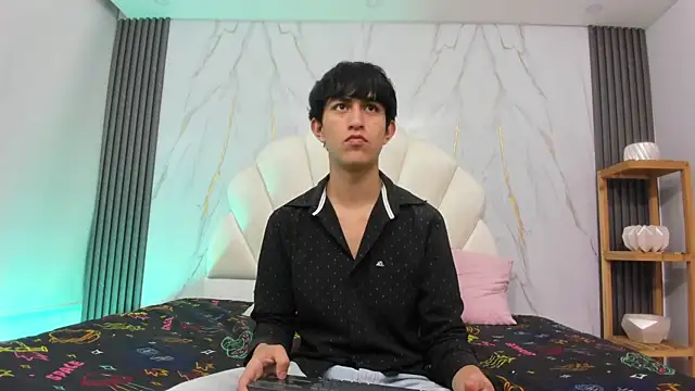 hoot booys  online show from December 4, 2025, 7:33 pm