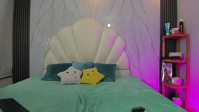 hoot booys  online show from April 7, 2026, 3:40 am