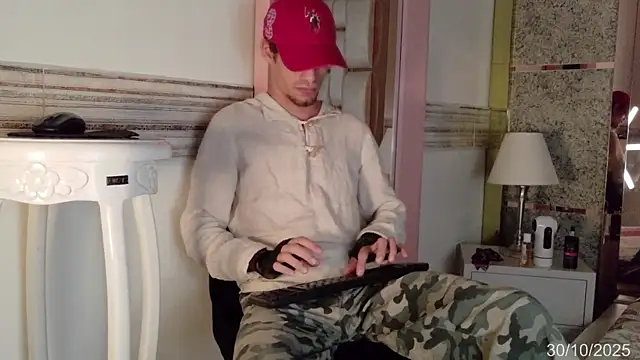 elias sn0w online show from October 30, 2025, 7:47 pm