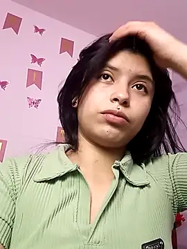 petite coral online show from December 22, 2025, 1:24 am