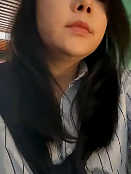 Snapshot of Alice9988 chatting on October 17, 2025, 8:28 am Alice9988 online show from October 17, 2025, 8:28 am