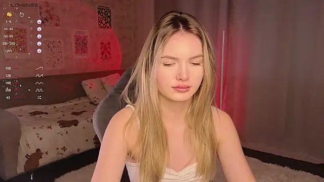 Snapshot of EvelynSin chatting on October 20, 2025, 11:10 am EvelynSin online show from October 20, 2025, 11:10 am