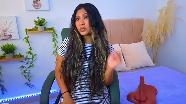 PaolaMedusa online show from October 28, 2025, 5:37 pm