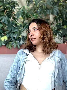 MiaaCute- online show from October 18, 2025, 7:47 pm