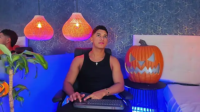 Snapshot of Zayne_cross chatting on October 20, 2025, 5:08 am Zayne cross online show from October 20, 2025, 5:08 am