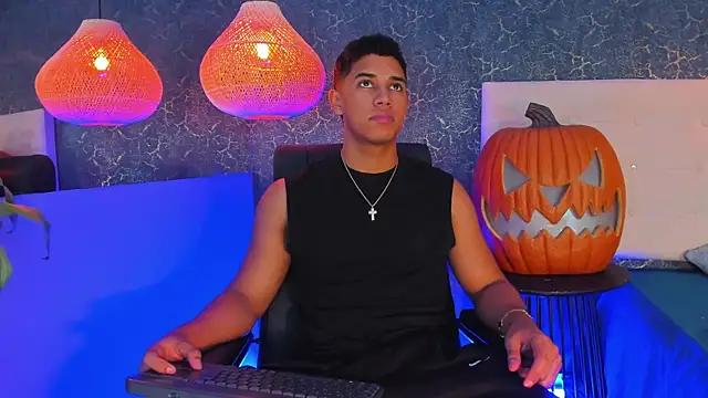 Snapshot of Zayne_cross chatting on October 22, 2025, 5:41 am Zayne cross online show from October 22, 2025, 5:41 am