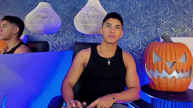 Snapshot of Zayne_cross chatting on October 27, 2025, 5:22 am Zayne cross online show from October 27, 2025, 5:22 am