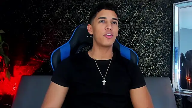 Snapshot of Zayne_cross chatting on November 2, 2025, 5:48 pm Zayne cross online show from November 2, 2025, 5:48 pm