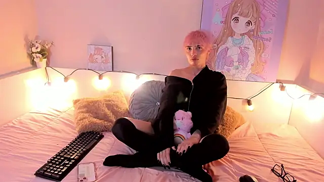 Strawberry Kitty  online show from October 18, 2025, 4:37 am