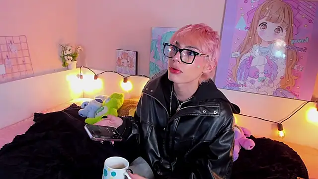 Strawberry Kitty  online show from October 25, 2025, 3:58 am