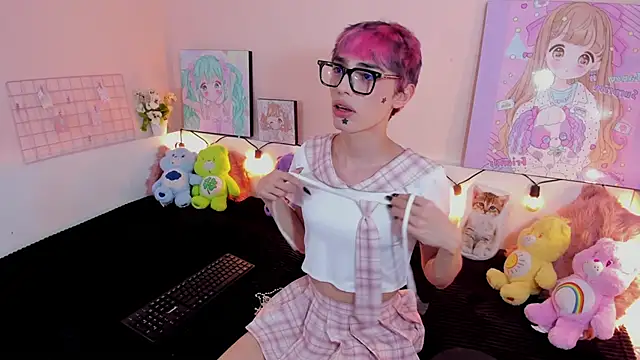 Strawberry Kitty  online show from November 23, 2025, 4:12 am