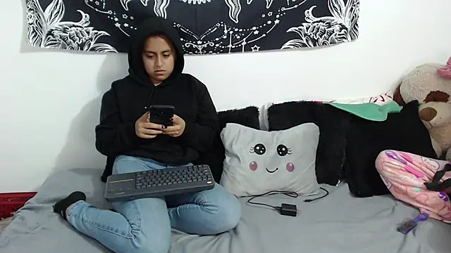 emily n abby online show from November 19, 2025, 12:16 pm