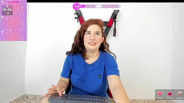 Snapshot of Lily_Red_Butterfly chatting on October 20, 2025, 4:02 am Lily Red Butterfly online show from October 20, 2025, 4:02 am