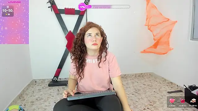 Snapshot of Lily_Red_Butterfly chatting on October 23, 2025, 4:23 am Lily Red Butterfly online show from October 23, 2025, 4:23 am