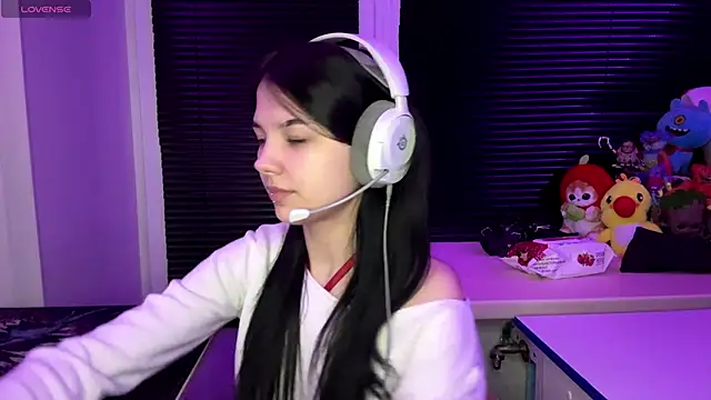 HanaMantanaDell online show from October 24, 2025, 2:24 pm