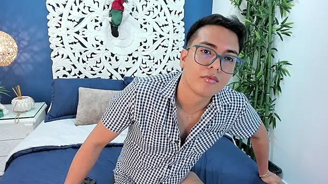 JohnBelRose online show from November 17, 2025, 7:41 pm