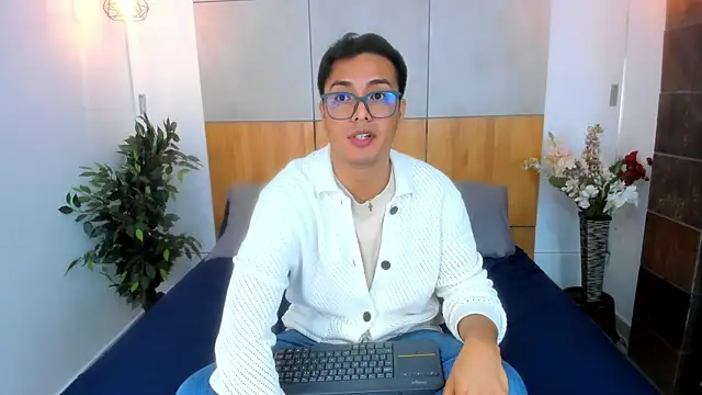 JohnBelRose online show from November 28, 2025, 10:01 pm