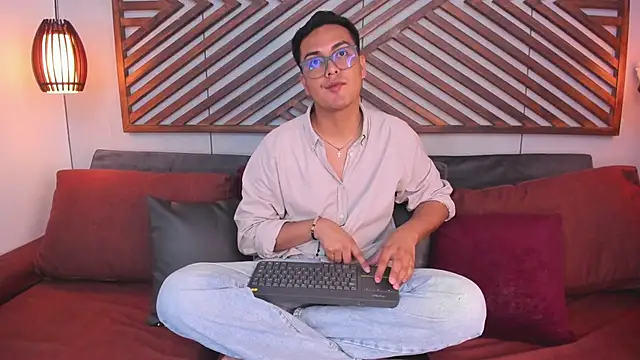 JohnBelRose online show from December 17, 2025, 7:53 pm