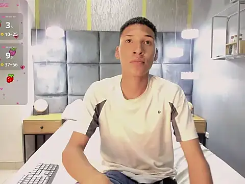 Domminick18 online show from October 24, 2025, 8:05 pm