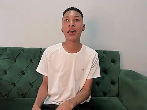 Domminick18 online show from November 3, 2025, 7:59 pm