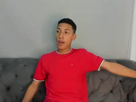 Domminick18 online show from November 7, 2025, 12:49 pm