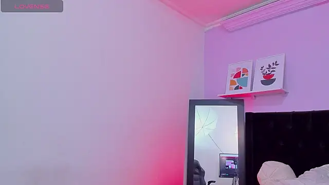 Amelia Brixton online show from April 18, 2026, 9:59 pm