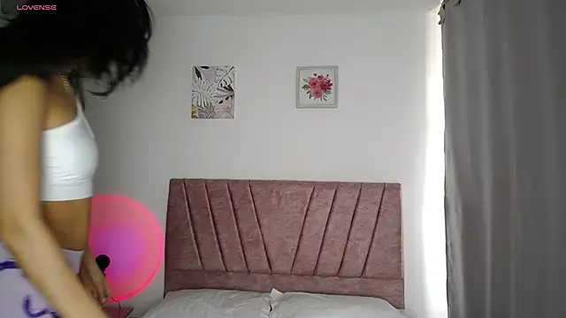 EmmaNova  online show from October 29, 2025, 3:47 pm