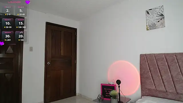 EmmaNova  online show from October 30, 2025, 4:19 pm