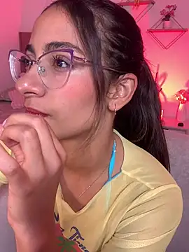 Snapshot of elegant__rouse chatting on June 1, 2026, 11:17 pm elegant rouse online show from June 1, 2026, 11:17 pm