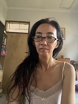 Snapshot of princessD077 chatting on October 26, 2025, 6:41 am princessD077 online show from October 26, 2025, 6:41 am