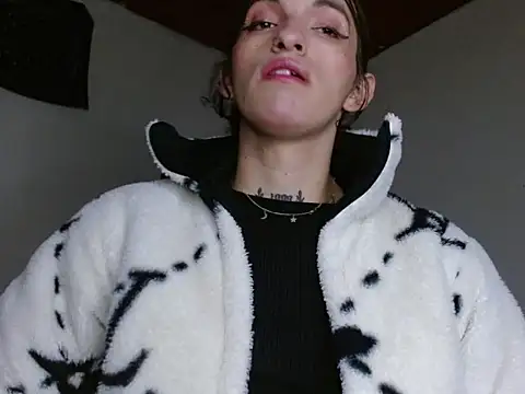 Scarlett crastrawberry online show from April 9, 2026, 1:16 am