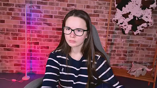 May Bloom online show from March 4, 2026, 7:03 am