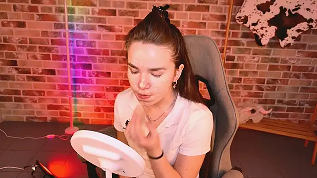 May Bloom online show from March 19, 2026, 4:11 pm