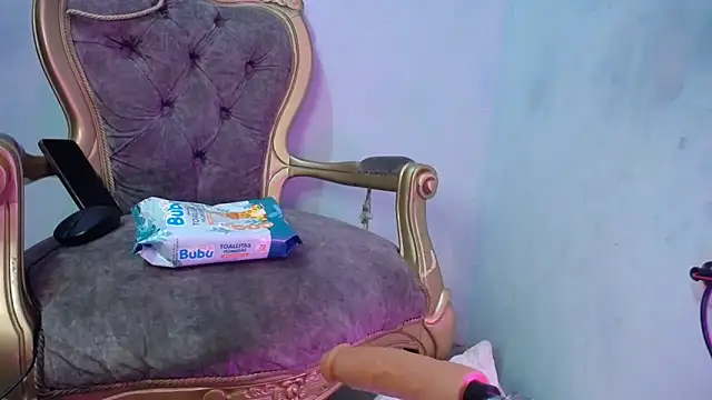 lazzy6565 online show from April 17, 2026, 8:56 pm