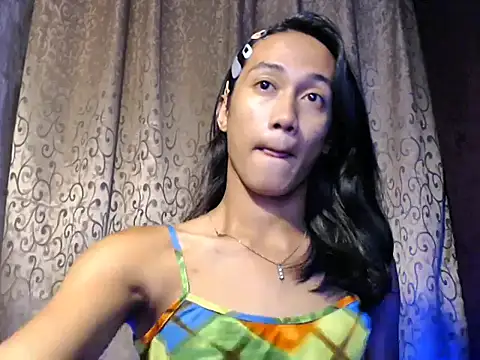 taylaxuxu online show from November 12, 2025, 9:47 pm