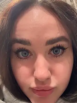 KiraSunshine online show from November 13, 2025, 3:27 am