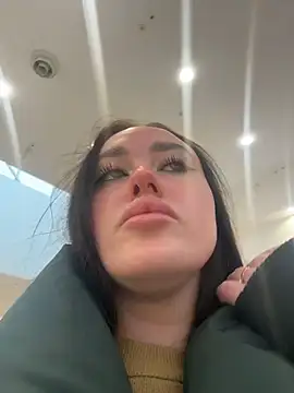 KiraSunshine online show from December 3, 2025, 3:58 am