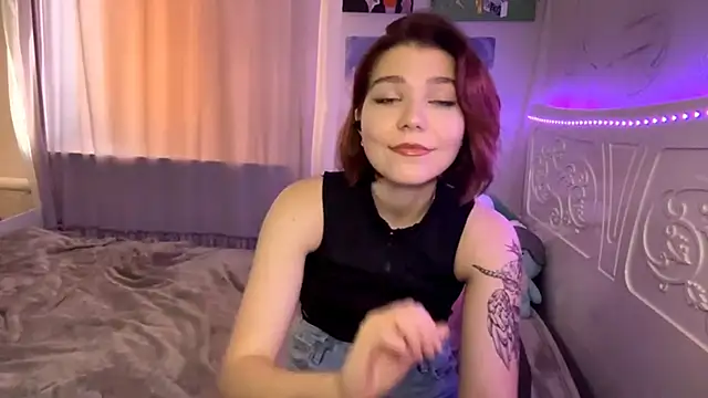 ReginaVbiles online show from October 27, 2025, 9:57 am