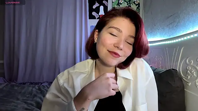 ReginaVbiles online show from November 2, 2025, 7:16 pm