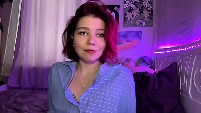 ReginaVbiles online show from November 4, 2025, 12:37 pm