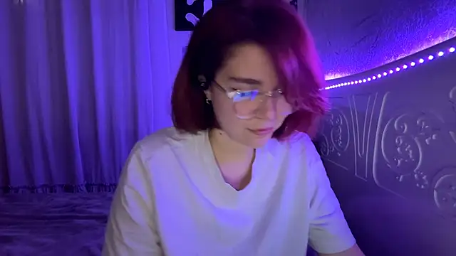 ReginaVbiles online show from November 6, 2025, 9:26 pm