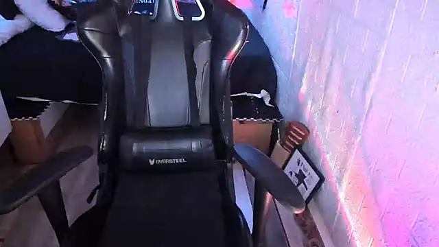 MartesBratty online show from April 28, 2026, 9:31 pm