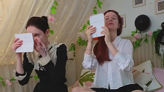 Snapshot of Lil_tits_girls chatting on November 1, 2025, 4:25 am Lil tits girls online show from November 1, 2025, 4:25 am