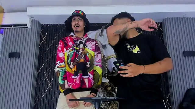 handsome boys22 online show from December 15, 2025, 4:22 pm