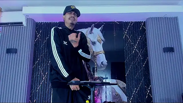 handsome boys22 online show from December 22, 2025, 12:24 pm