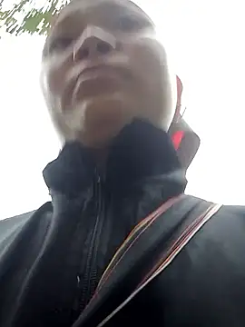 Snapshot of siro-zz chatting on November 3, 2025, 8:15 am siro-zz online show from November 3, 2025, 8:15 am