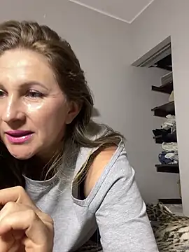 NikoLmyy online show from November 3, 2025, 1:23 pm