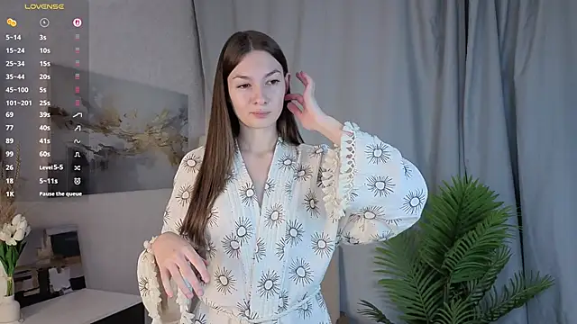 LeishaBeauman online show from October 20, 2025, 4:07 pm