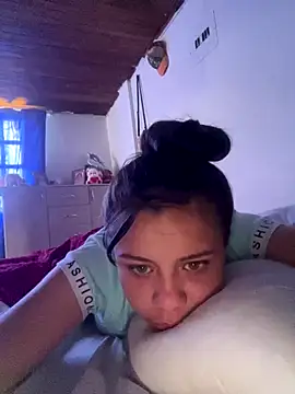 Snapshot of Dul-ci08 chatting on October 22, 2025, 3:01 pm Dul-ci08 online show from October 22, 2025, 3:01 pm