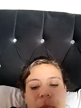 Snapshot of Dul-ci08 chatting on November 1, 2025, 7:38 pm Dul-ci08 online show from November 1, 2025, 7:38 pm